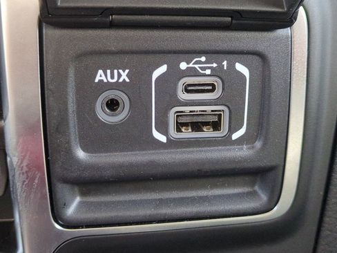 Used 2025 Jeep Wrangler Unlimited Sahara AWD/4WD image 23