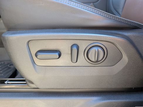 Used 2022 Chevrolet Silverado 2500 High Country w/ Safety Package II image 15