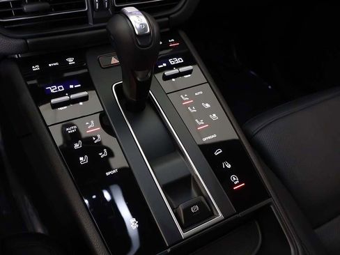 Used 2025 Porsche Macan image 54