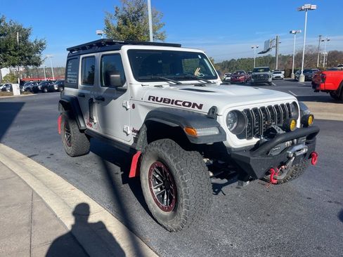 Used 2024 Jeep Wrangler Unlimited Rubicon w/ XTREMEE 35" Tire Package image 2
