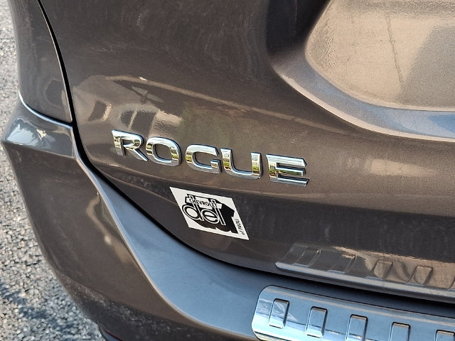 Used 2018 Nissan Rogue SV w/ Premium Package AWD/4WD image 30