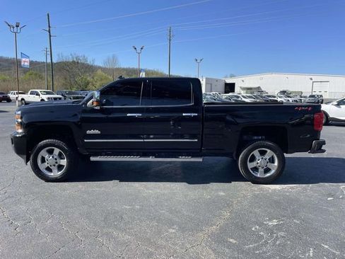 Used 2019 Chevrolet Silverado 2500 High Country w/ Duramax Plus Package AWD/4WD image 2