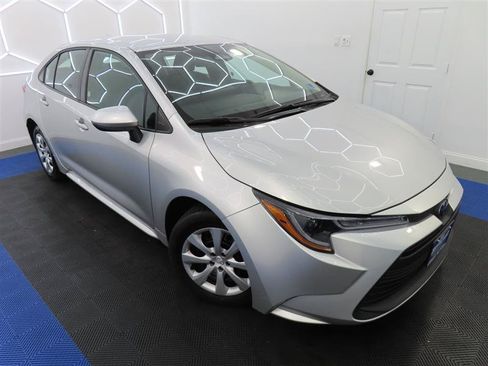 Used 2025 Toyota Corolla LE FWD image 5