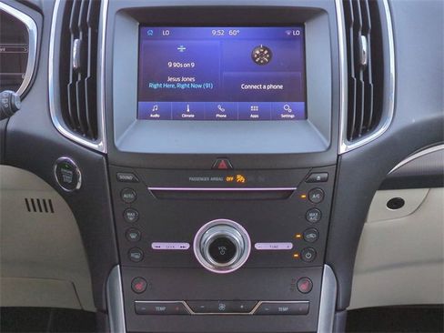 Certified 2019 Ford Edge Titanium image 18