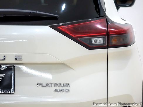 Used 2022 Nissan Rogue Platinum w/ Head-Up Display Package image 8