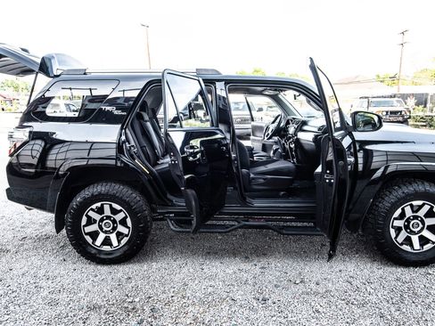 Used 2017 Toyota 4Runner TRD Off-Road image 16