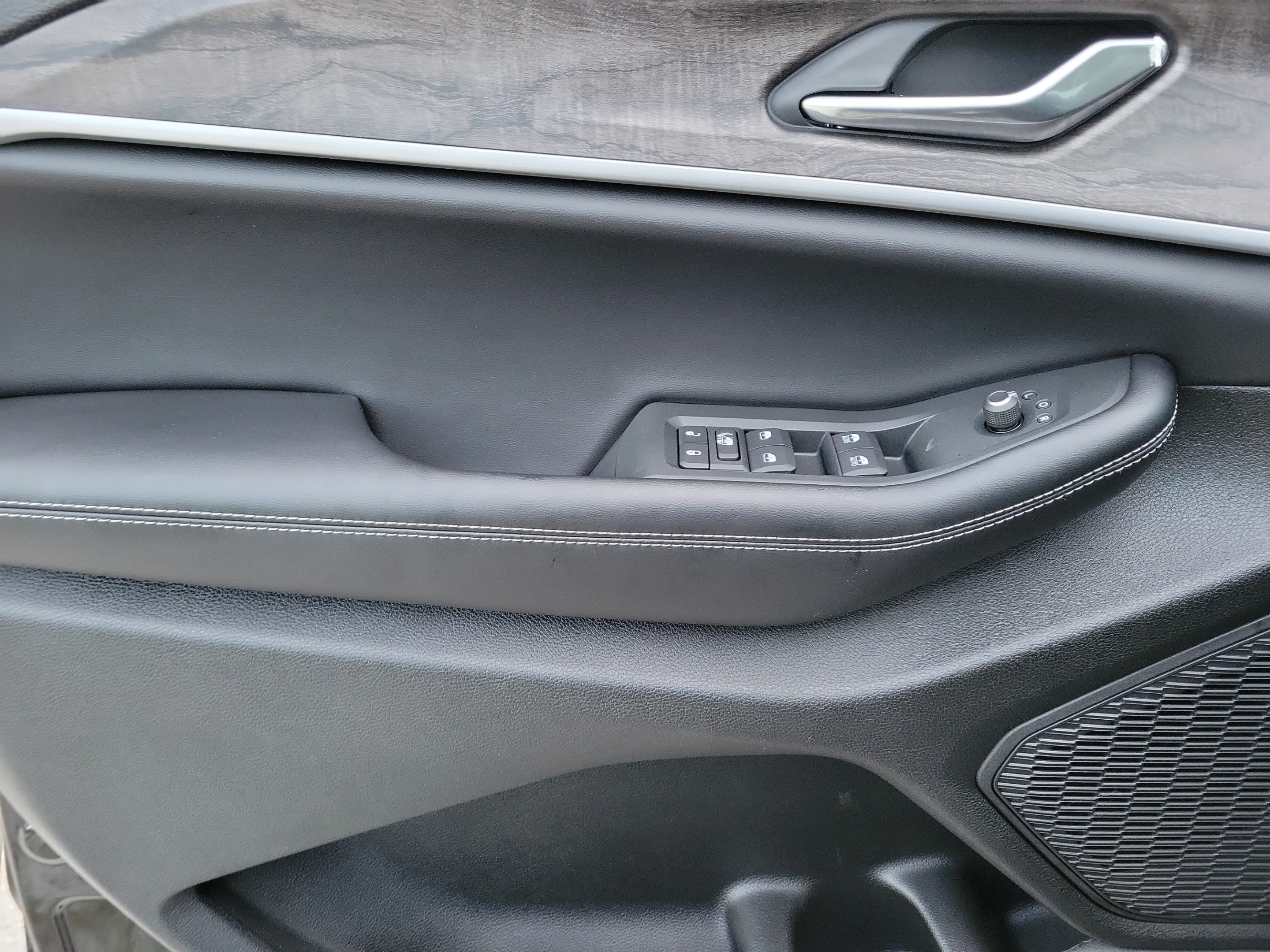 New 2027 Jeep Grand Cherokee Altitude RWD image 12