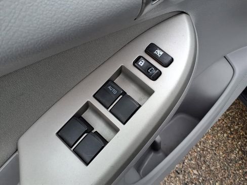 Used 2012 Toyota Corolla LE FWD image 14