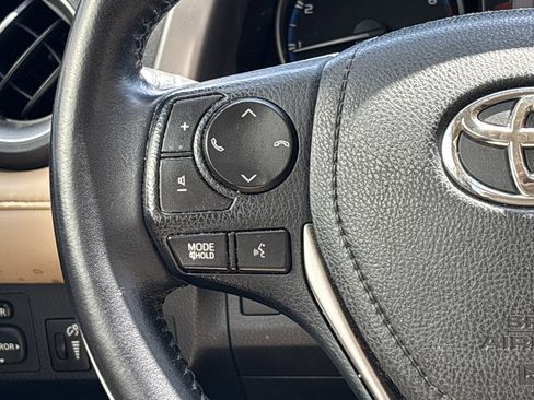 Used 2017 Toyota RAV4 XLE AWD/4WD image 18