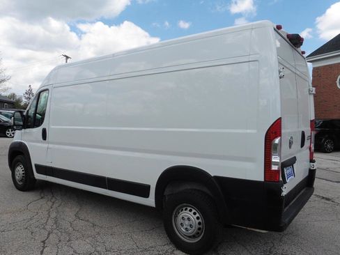 Used 2025 RAM ProMaster 2500 w/ Convenience Group FWD image 2