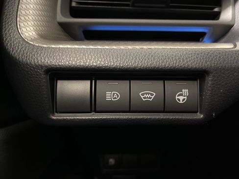 Used 2025 Toyota Prius XLE image 28