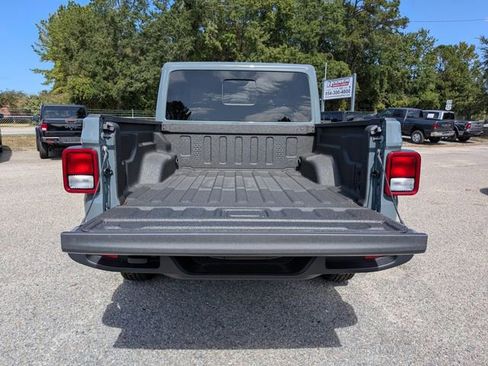 New 2025 Jeep Gladiator Sport image 13