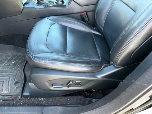 Used 2018 Ford Explorer XLT w/ Equipment Group 202A AWD/4WD image 16