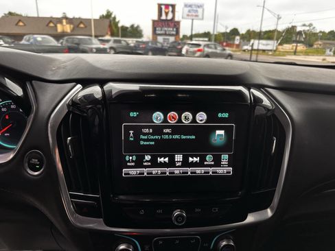 Used 2018 Chevrolet Traverse LT AWD/4WD image 18