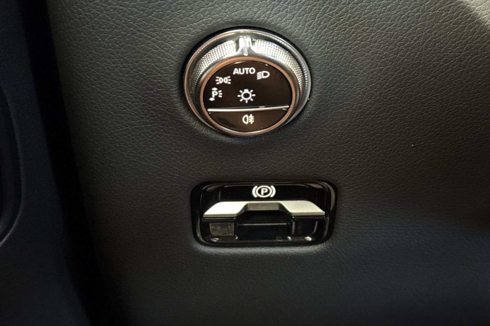 Used 2026 Mercedes-Benz GLC 300 4MATIC image 34