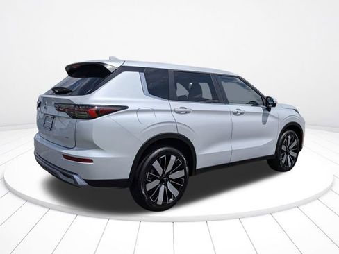 New 2026 Mitsubishi Outlander SE FWD image 3