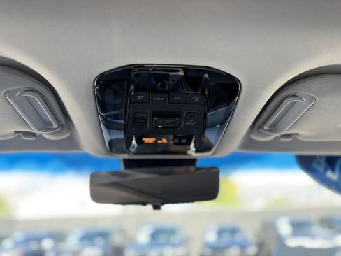 Used 2022 Toyota Venza Limited image 43