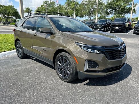 Certified 2024 Chevrolet Equinox RS FWD image 3