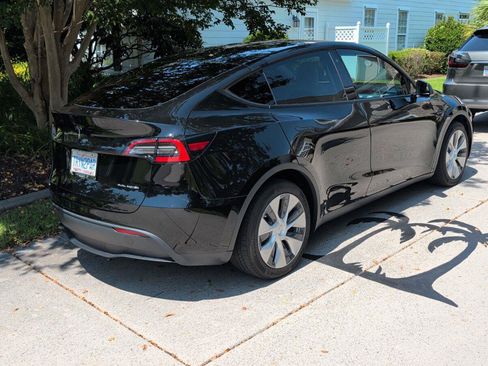 Used 2021 Tesla Model Y Long Range AWD/4WD image 3