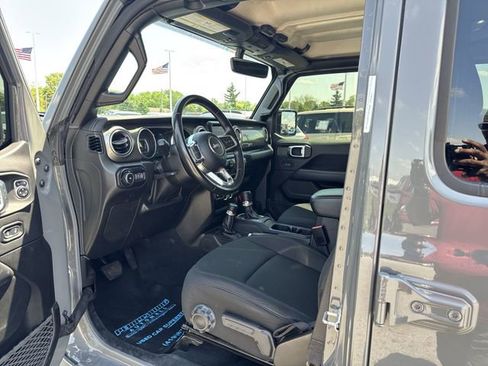 Used 2022 Jeep Wrangler Unlimited Sahara AWD/4WD image 10