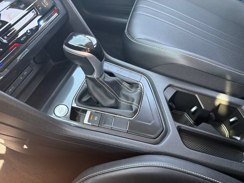 Certified 2023 Volkswagen Tiguan SE FWD image 18