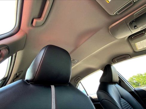 Used 2018 Toyota Camry SE FWD image 12