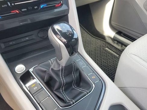 Certified 2023 Volkswagen Tiguan SE R-Line FWD image 29