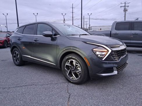 Used 2024 Kia Sportage LX image 3