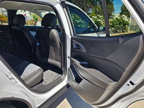 Used 2025 Chevrolet Trax LT image 26