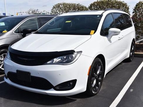 Used 2018 Chrysler Pacifica Limited w/ Advanced Safetytec Group image 4
