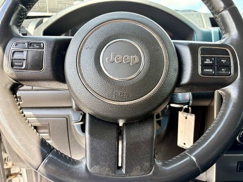 Used 2012 Jeep Liberty Sport AWD/4WD image 15