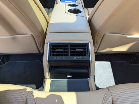 Used 2018 Porsche Panamera RWD image 38