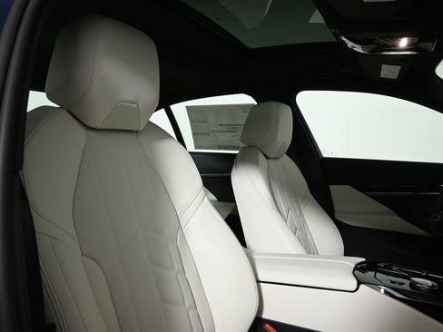 New 2026 BMW 530i xDrive image 32