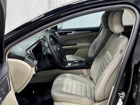 Used 2019 Ford Fusion SE FWD image 14