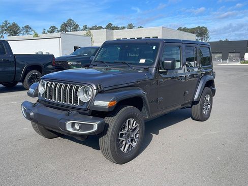 Certified 2025 Jeep Wrangler Unlimited Sahara AWD/4WD image 3