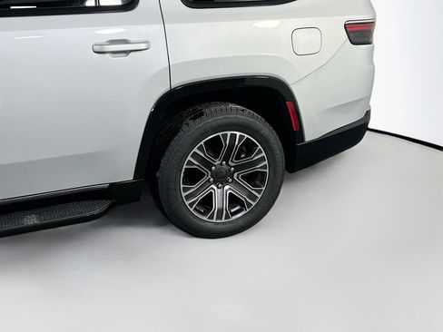 Used 2022 Jeep Wagoneer Series III w/ Flexible Seating Group image 31