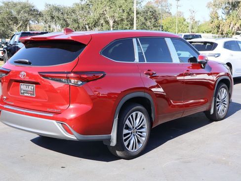 Used 2022 Toyota Highlander Platinum image 8
