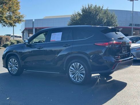 Certified 2022 Toyota Highlander Platinum image 8