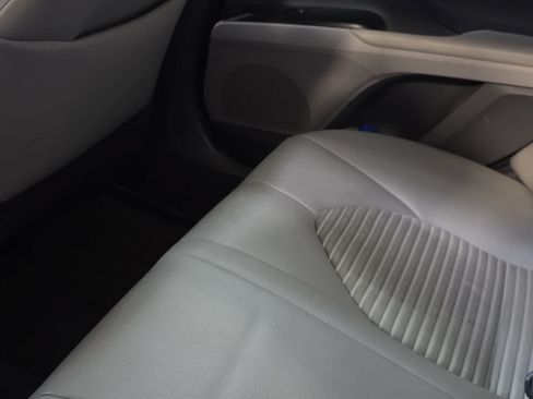 Used 2019 Toyota Camry SE w/ Audio Package FWD image 5