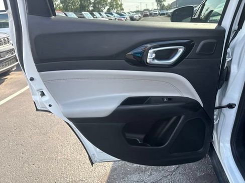 Used 2023 Jeep Compass Limited w/ Sun and Sound Group AWD/4WD image 20