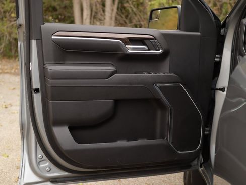 Used 2023 Chevrolet Silverado 1500 LT image 24