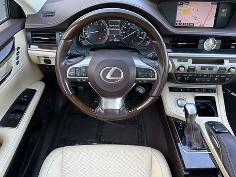 Used 2016 Lexus ES 350 w/ Luxury Package w/Wood Trim FWD image 15