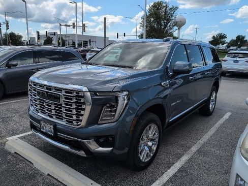 Used 2025 GMC Yukon XL Denali w/ Sun & Power Step Package AWD/4WD image 1