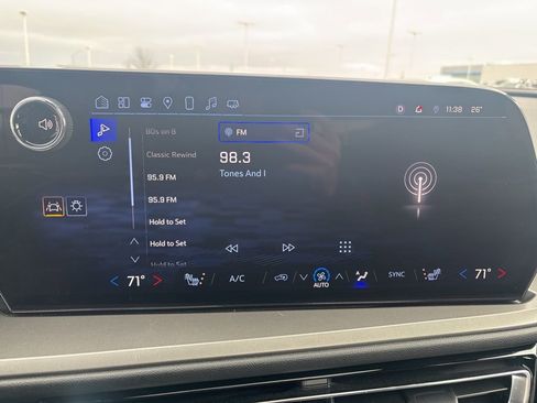 Used 2025 Chevrolet Traverse LT w/ Sun and Wheel Package image 26