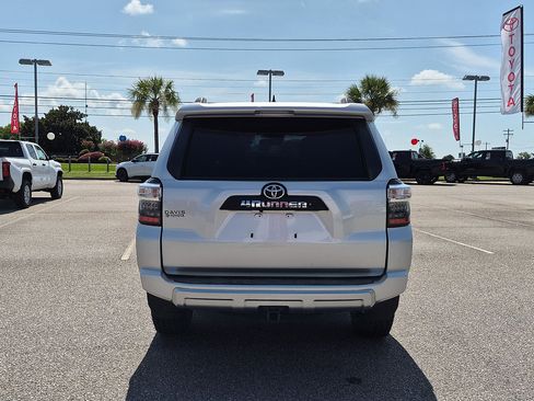 Used 2020 Toyota 4Runner TRD Off-Road AWD/4WD image 4