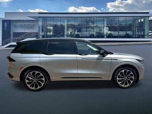 New 2026 Lincoln Nautilus Reserve AWD/4WD image 9