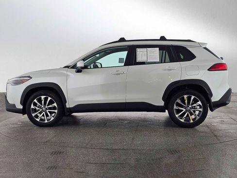 Used 2023 Toyota Corolla Cross XLE image 6