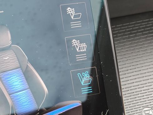 Used 2025 Cadillac Escalade ESV Sport w/ Touring Package image 15