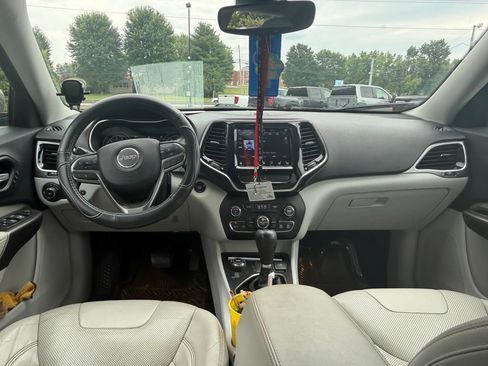 Used 2019 Jeep Cherokee Limited AWD/4WD image 6
