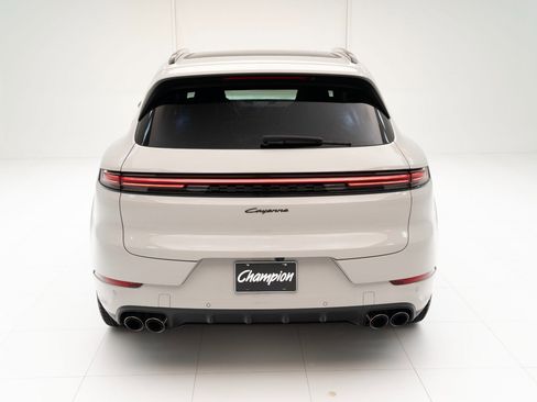 New 2025 Porsche Cayenne image 10